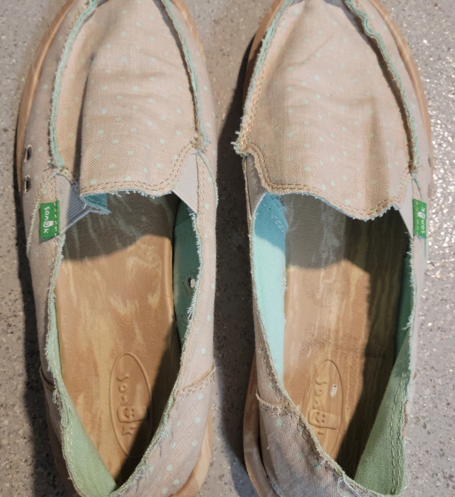 Sanuk shoes